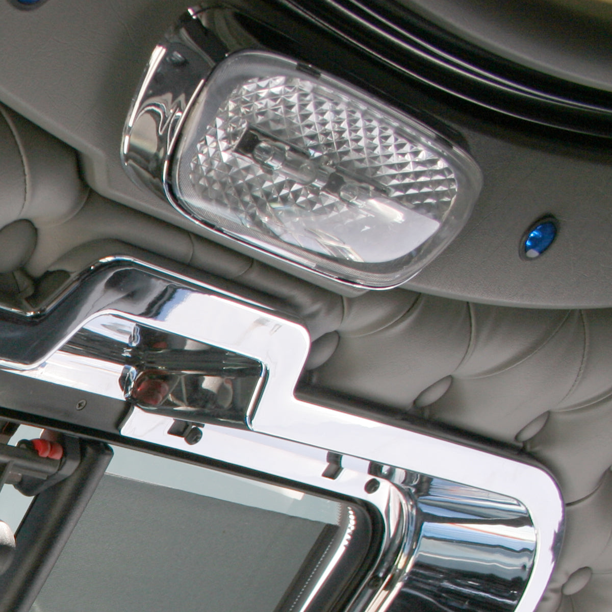 Center Dome Light Mounting Base For Kenworth W900L/T800 (2006-2014) And T660 (2008-2014)