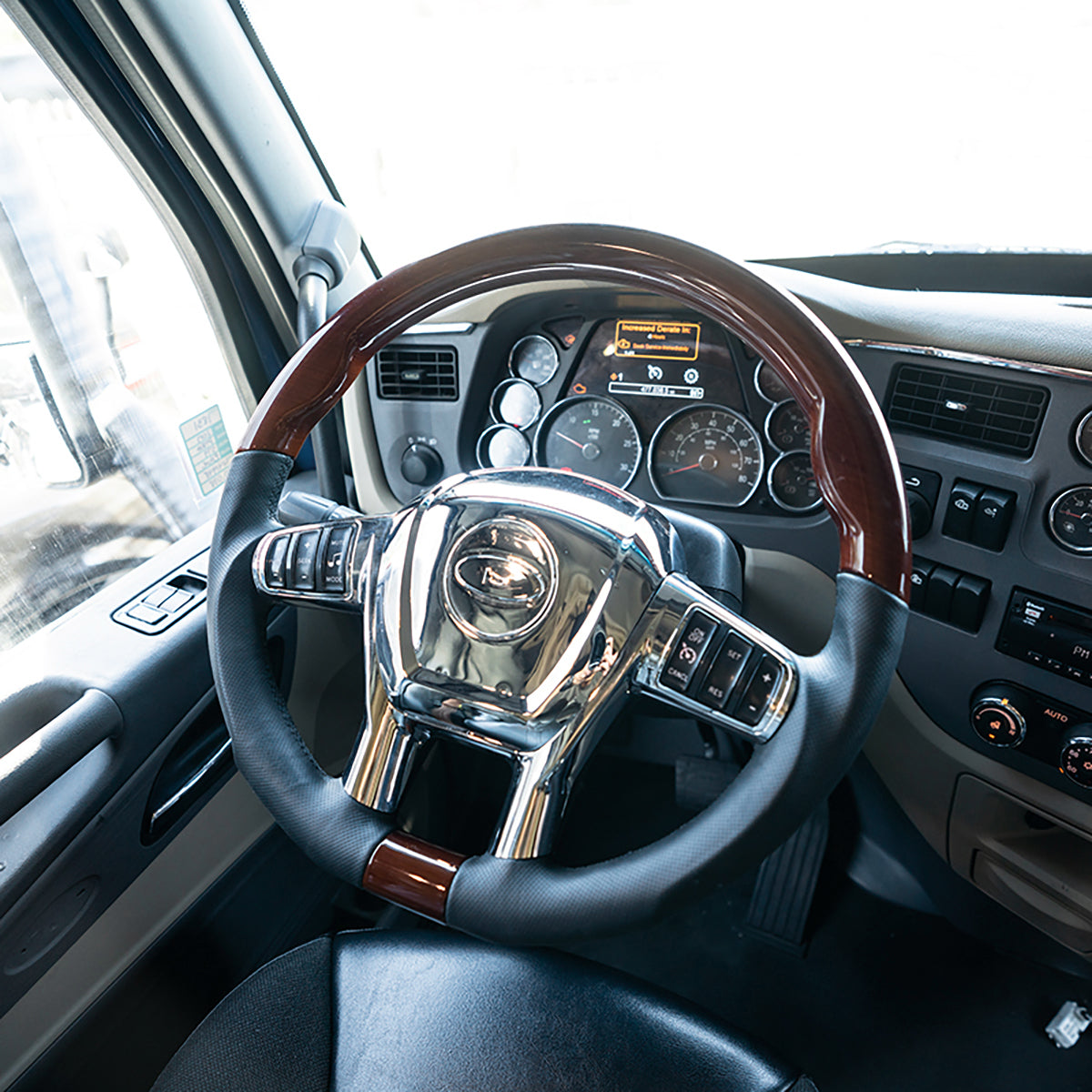 18" YourGrip Leather And Wood Steering Wheel For 2012-2021 Peterbilt 579 & 2013-2021 Kenworth T680