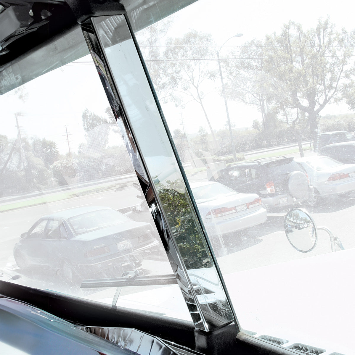 Stainless Center Windshield Post Cover For Freightliner FLD & Classic