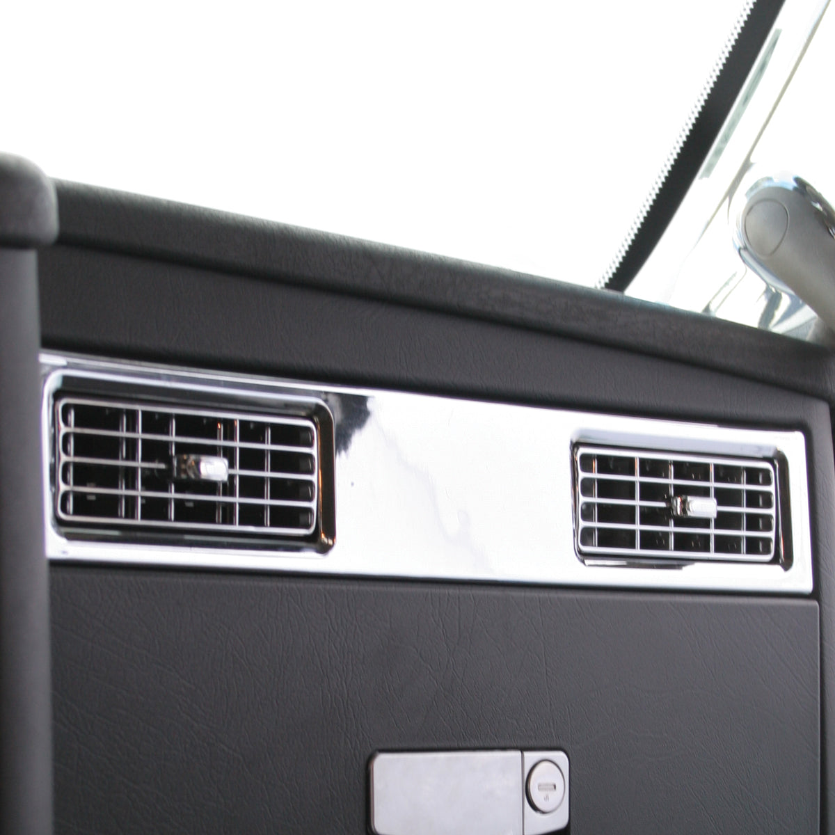 Chrome A/C Vent Trim For 2006-14 Kenworth W900/T800/T660/C500- Passenger