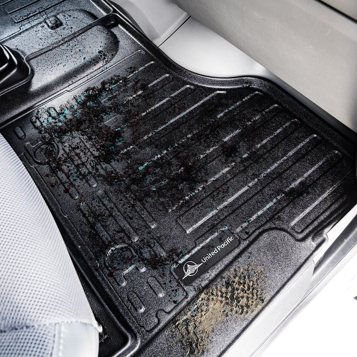 RigGear Floor Mat Set For Peterbilt 579/567 (2014-2021), Kenworth T680 (2013-2021) And T880 (2015-2024)